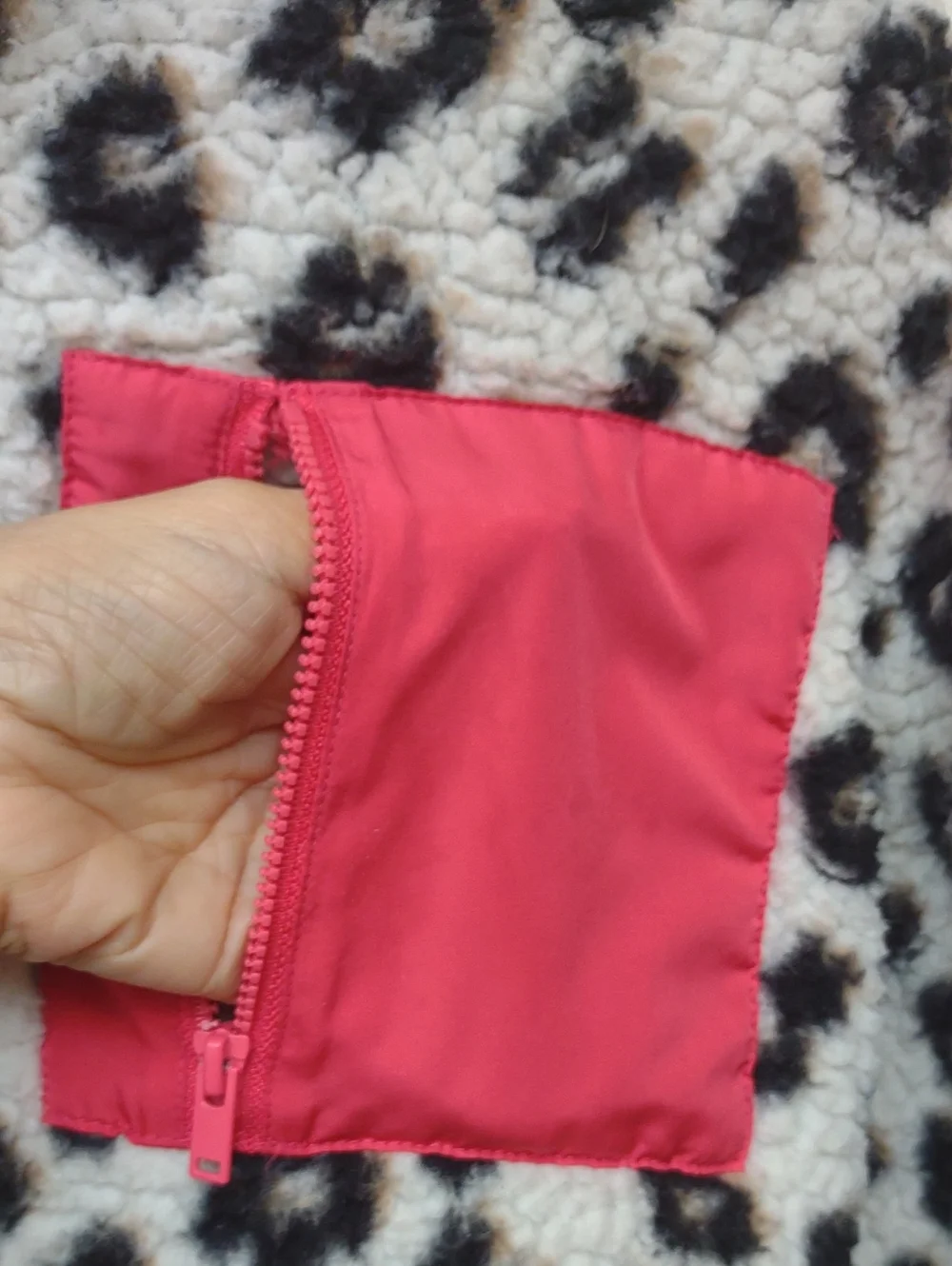 Old Navy Girl's Snow Leopard Full Zip Cozy Sherpa Jacket Side Pockets Zip Pocket